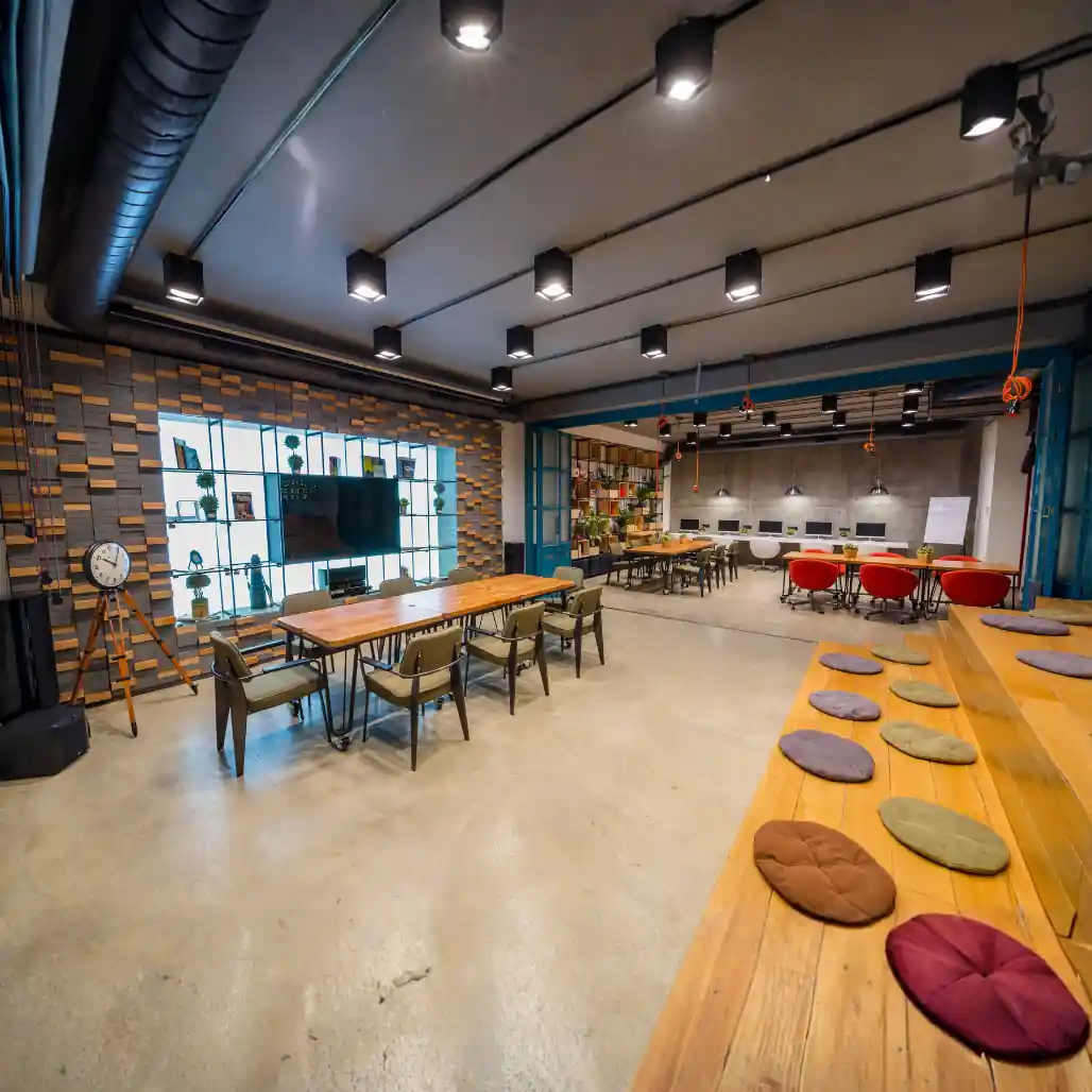 Cafeterias & Breakout Spaces